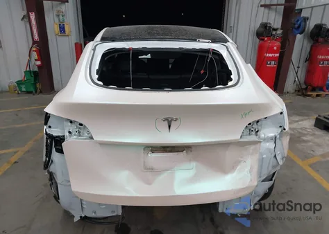 2023 Tesla Model Y from USA, damaged, VIN 7SAYGDEE1PA195578
